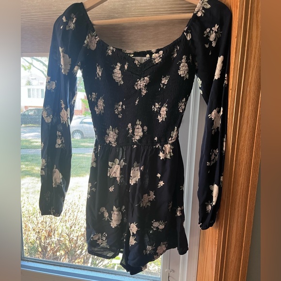 Hollister floral romper - Picture 3 of 4